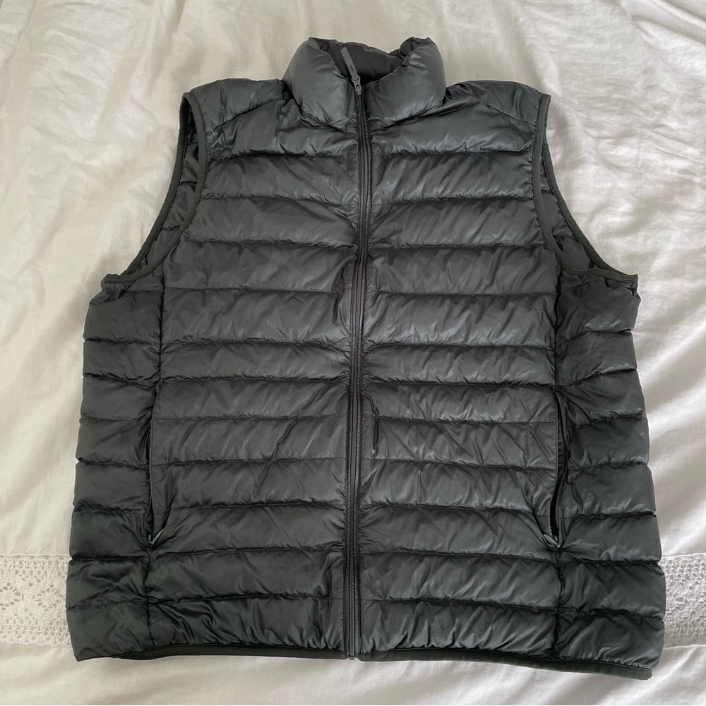 Uniqlo XL Men's Gray Down Fill Puffer Vest Packable Lightweight